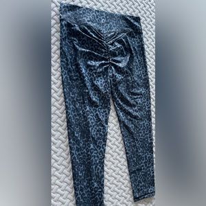 Leopard scrunch leggings size 14-16